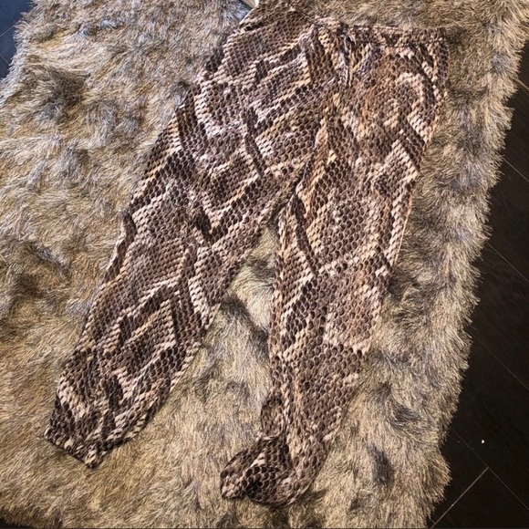 Olivaceous Pants - 🐍 SNAKE PRINT JOGGERS SZ M NWT 🐍🐍🐍🌴